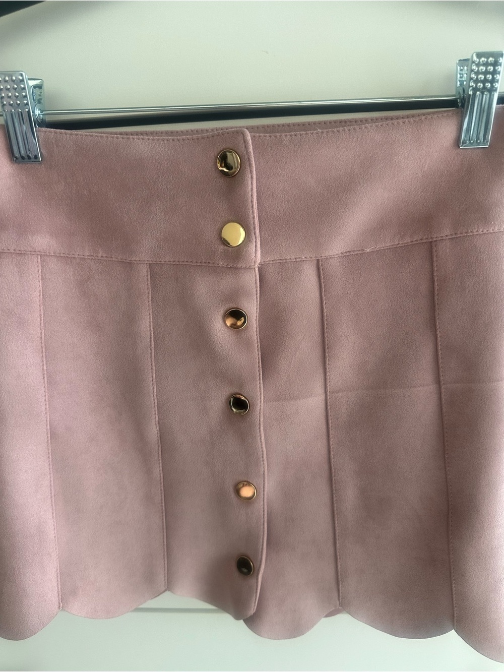 Scallop Hem Button-Front Mini Skirt in Dusty Pink - Picture 4 of 6